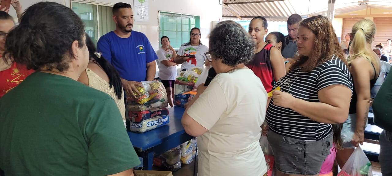 Distribuição de Cestas Básicas